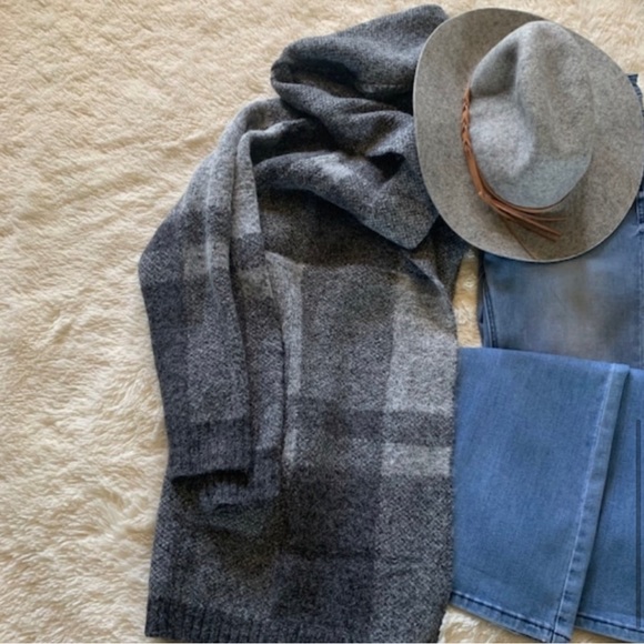 EUC Plaid Black Grey Hooded Cardigan Sweater Coat Shacket - Picture 3 of 7